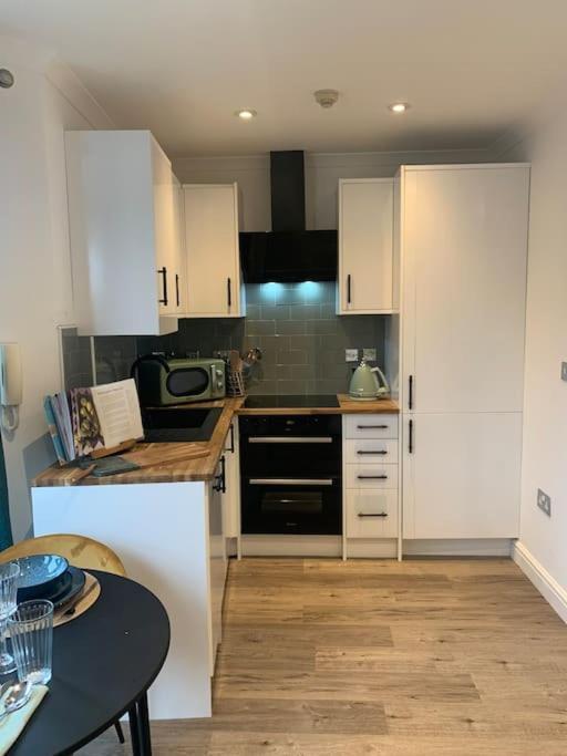 Alto - Lovely 2 Bedroom Serviced Apartment Bristol By Mint Stays ภายนอก รูปภาพ